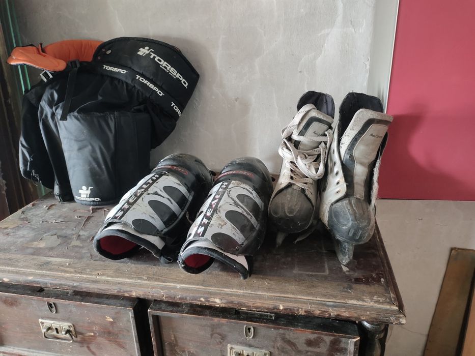 Продам защиту хоккейную