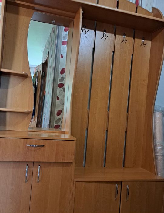 Продам шкаф в прихожую