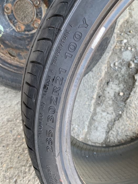 4 anvelope cauciucuri 285/30/21 și 265/35/21