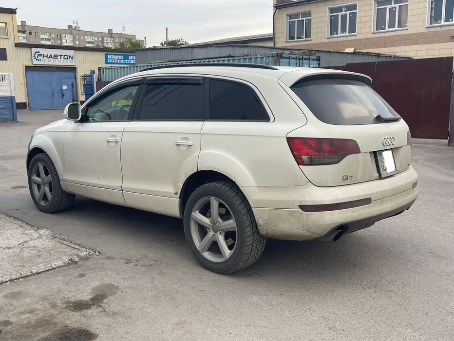 Audi Q7 3.6 7 мест