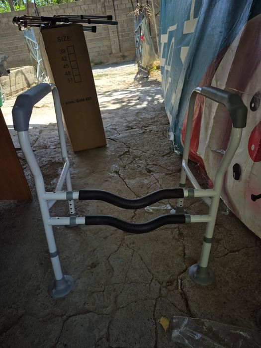 Коляска для инвалидов и ходунки