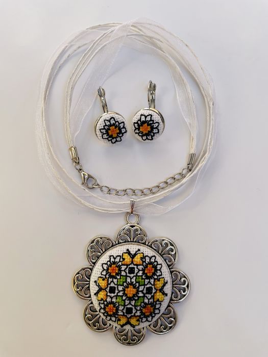 Ръчно бродирани бижута