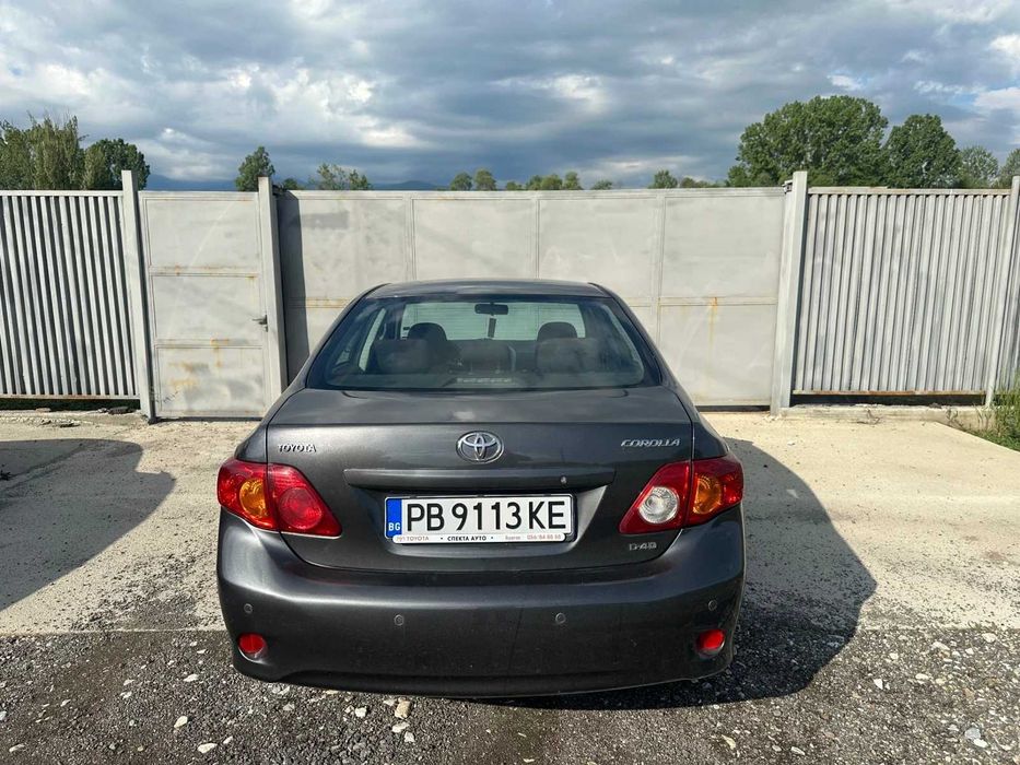 Toyota Corolla 1.4 D-4D 90кс 2009.г Обслужена работещ климатик нови гуми !