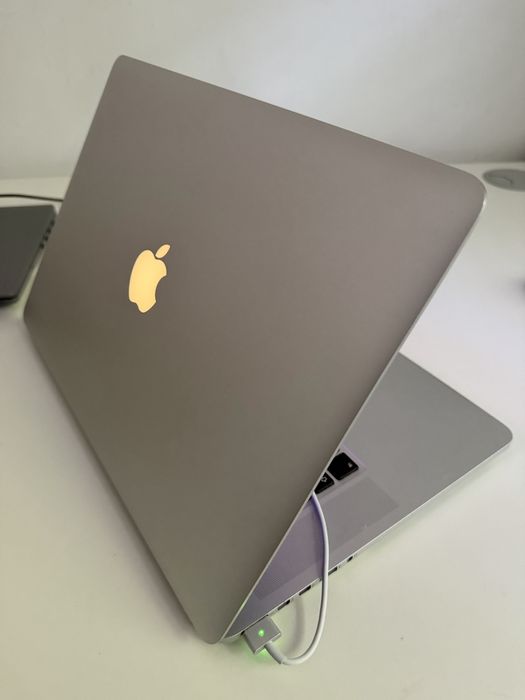 Macbook PRO  2.3 Ghz 16 gb ram