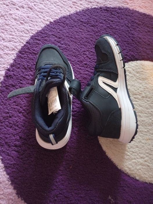 Adidași noi fara eticheta