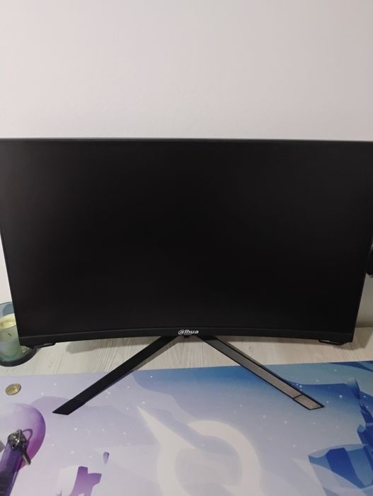 Monitor curbat 165 hz