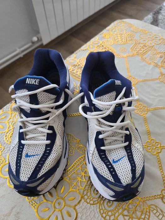 Adidasi NIKE nr 44 cu interior 28,5 stare IMPECABILA purtați doar de 4-5 ori