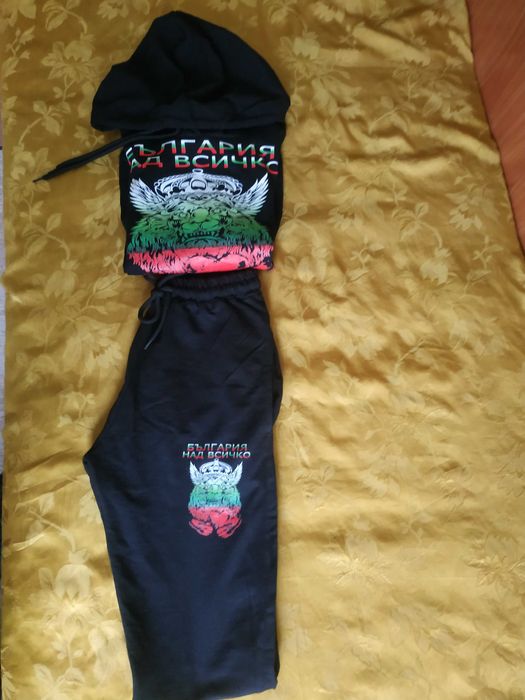 Спортен екип /горница с качулка и долница/