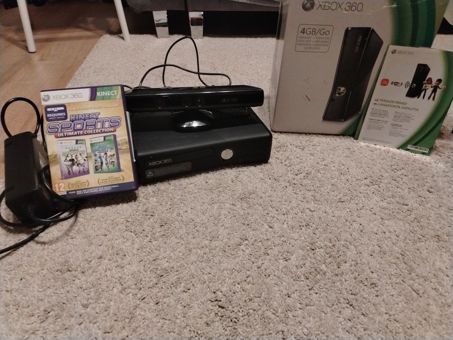 Vând xbox 360 foarte puțin folosit