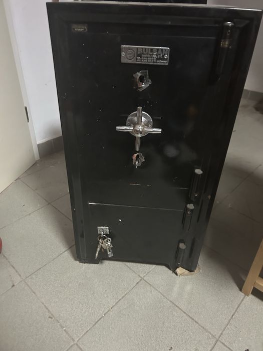 vând seif cu două compartimente plus căsuța valorii