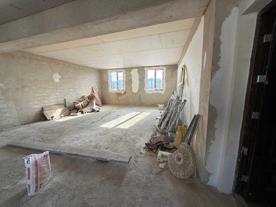 Продаётся 2х комн квартира Мансарда на 4 этаже  Киви Шайх ул олам