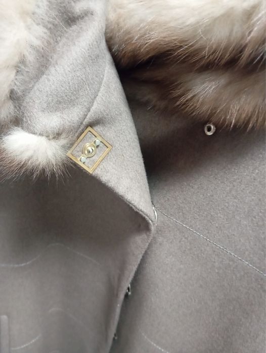 Продам пальто с соболем