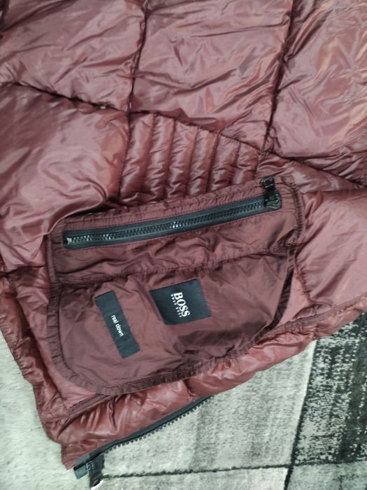 Vestă bărbați puf Hugo boss originală.