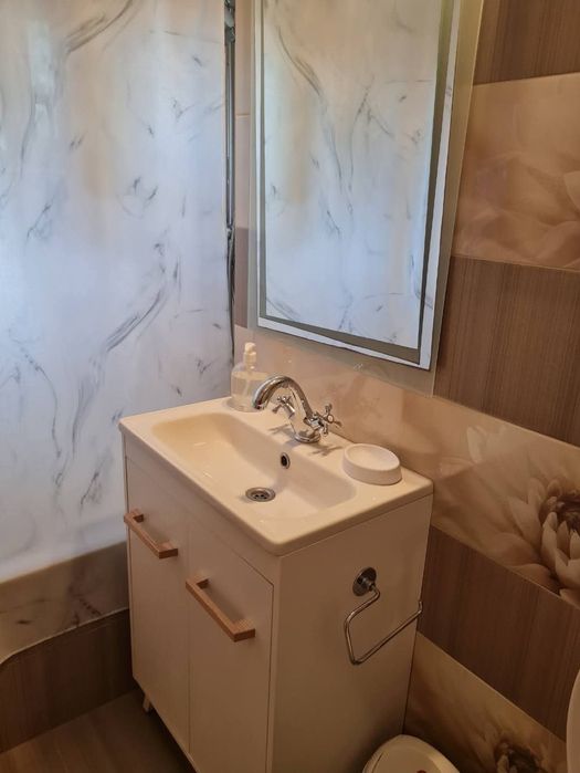 Închiriez apartament 3 camere, bucătărie, 2 bai pe strada 6 Vânători! 390 euro