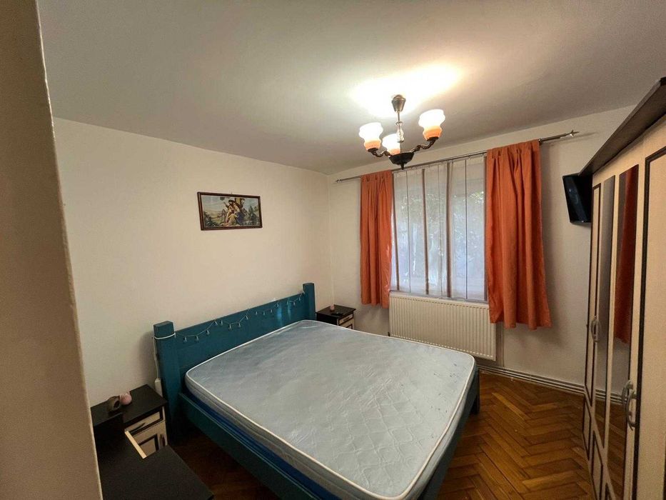Inchiriez Apartament cu 3 camere