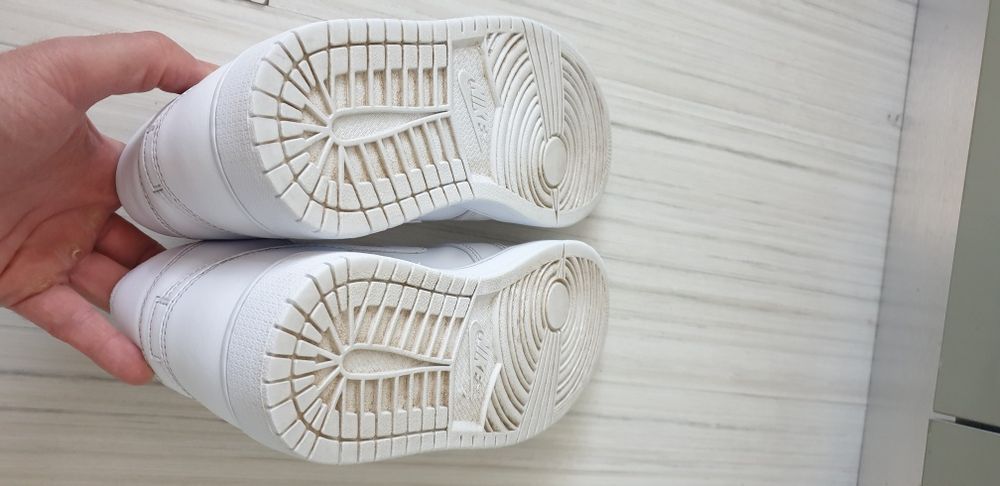 Nike Air Jordan1 Retro Tripple White / 43/27.5 UK 8.5 US 9.5 ОРИГИНАЛ!