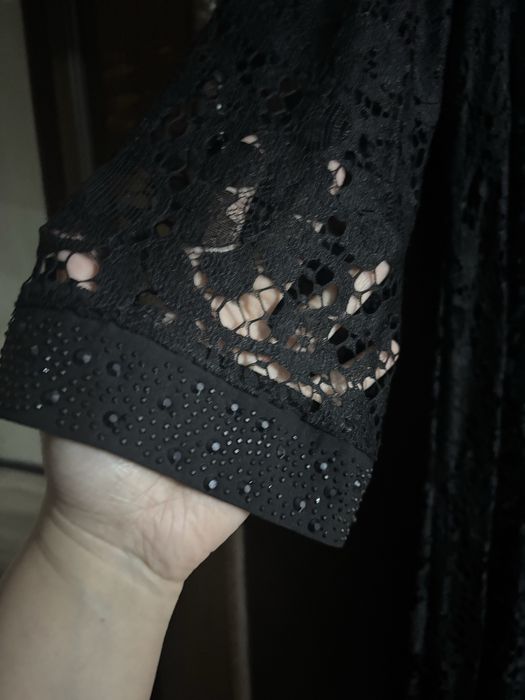 Платье черное, кружевное, со стразами