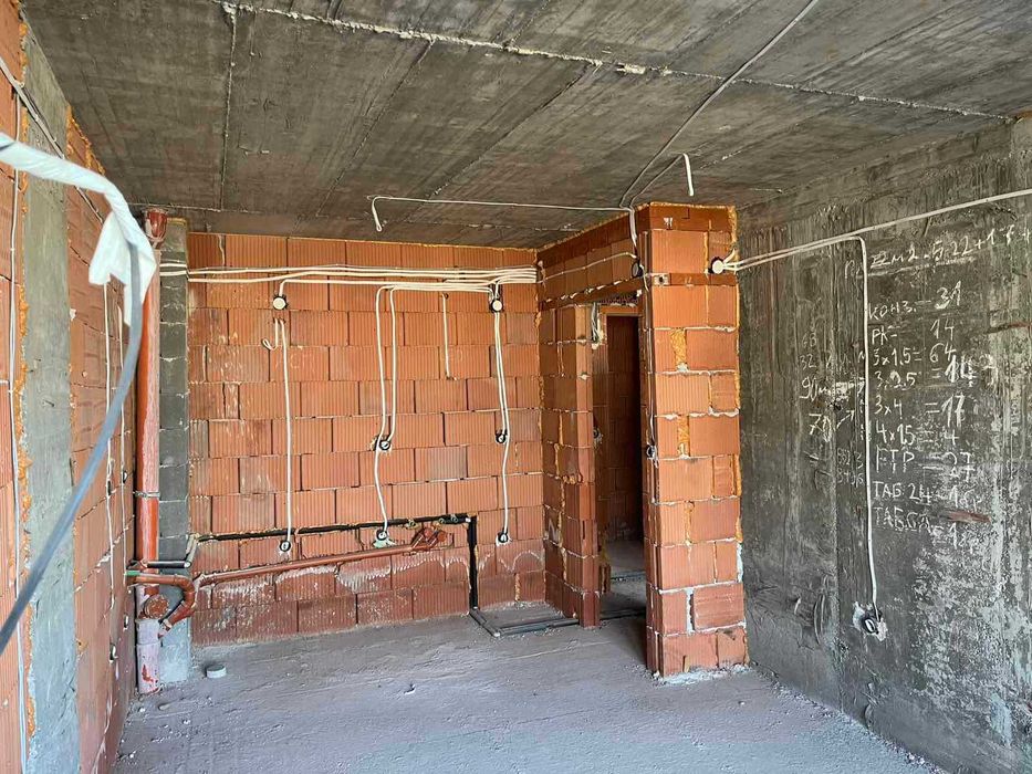 Продава се Двустаен апартамент в Пловдив, Гагарин - 72 кв.м за 624 €/кв.м - Снимка #1