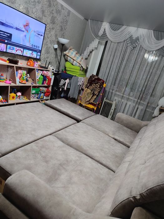 Продаю диван. В хорошем состоянии .