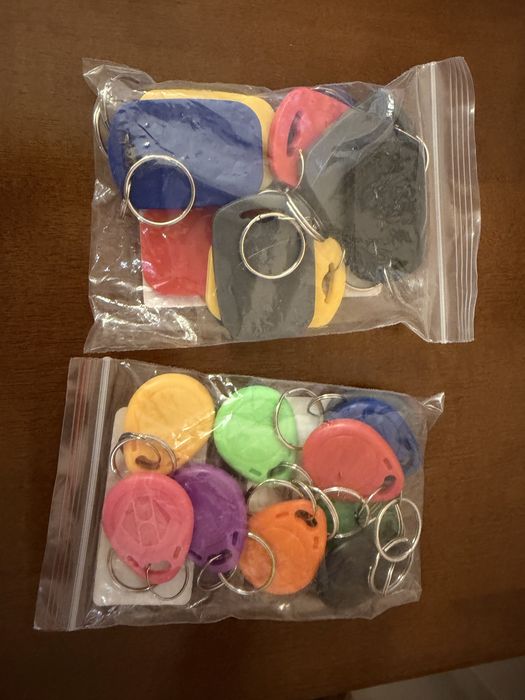 Copiere cartele pentru interfon de bloc RFID 125 kHz