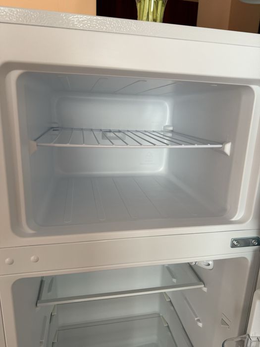 Самостоятелен хладилник Midea (MDRT294FGE01)