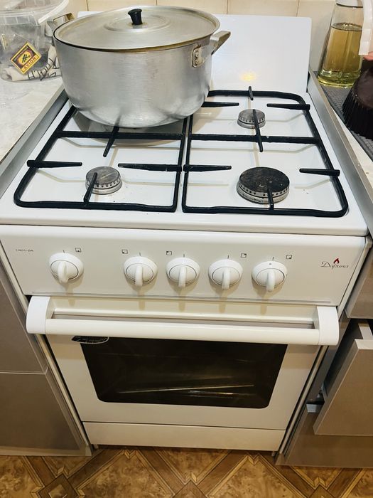 Продам газовую плиту