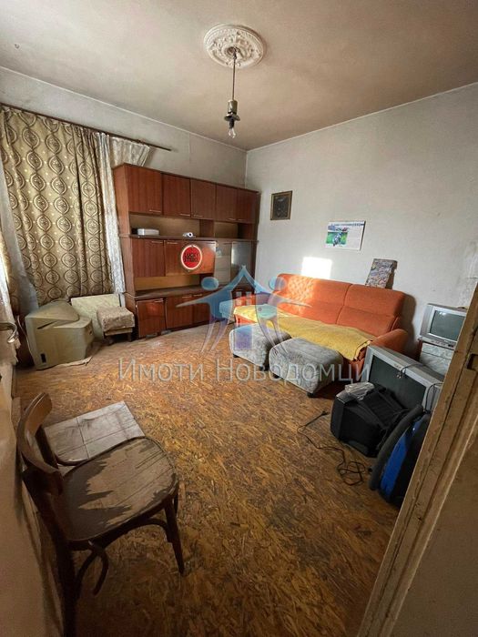 Продава се Къща в Шумен, Пазара - 106 кв.м за 890 €/кв.м - Снимка #2