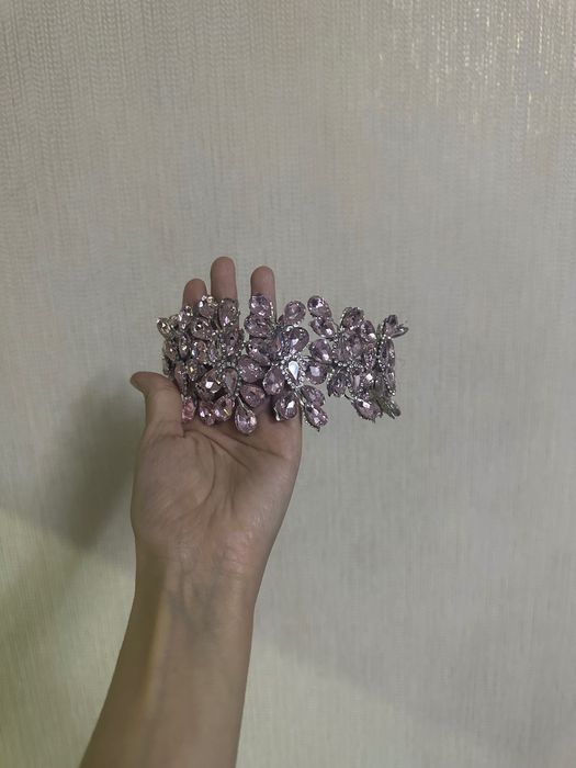 Продам нарядное платье на девочку