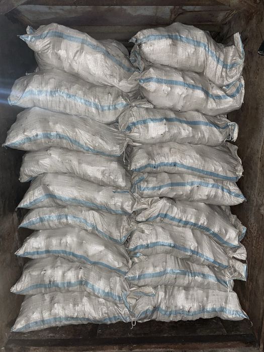 Дрова уголь в мешках