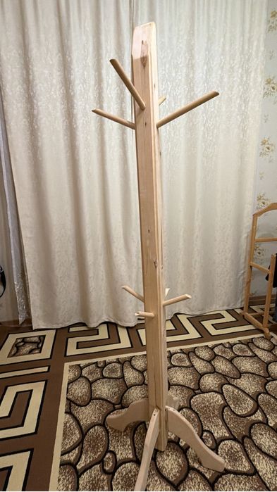 Продам вешалки и казахский стол