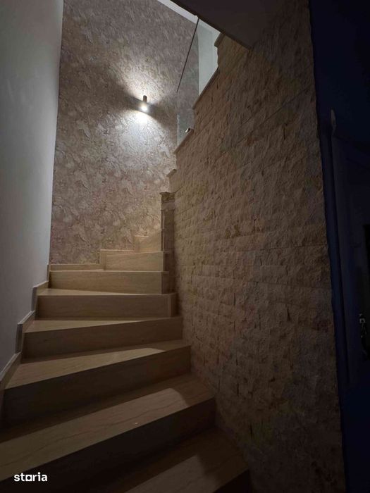 Casă 4 camere, 255.000 EUR