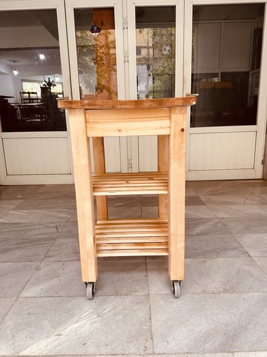 Масивна кухненска количка с butcher block плот (за рязане)