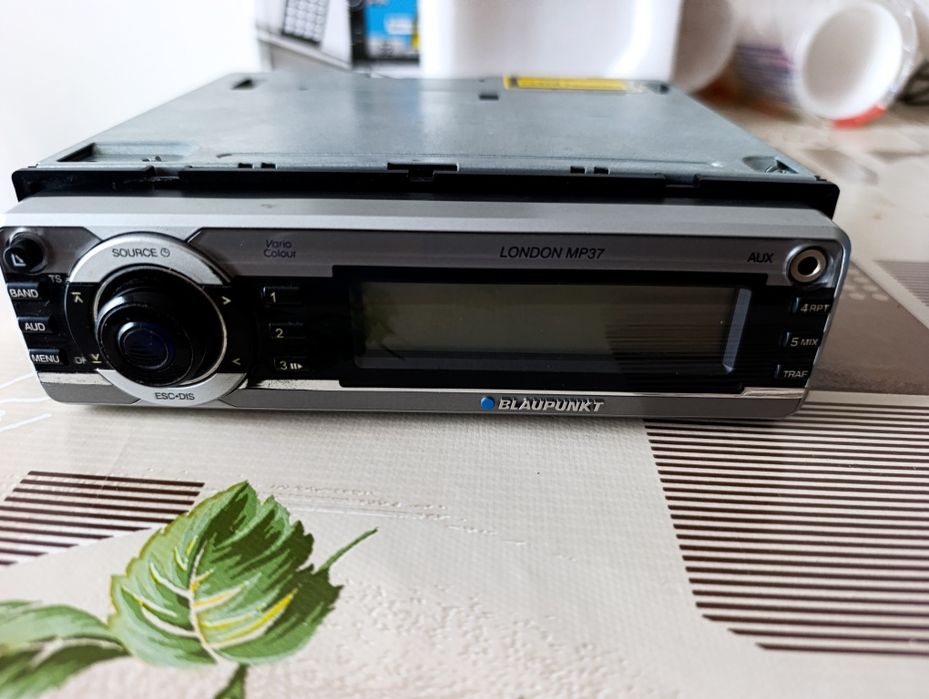 Vând radiocasetofon cu CD auto Blaupunkt London MP37 model vintege