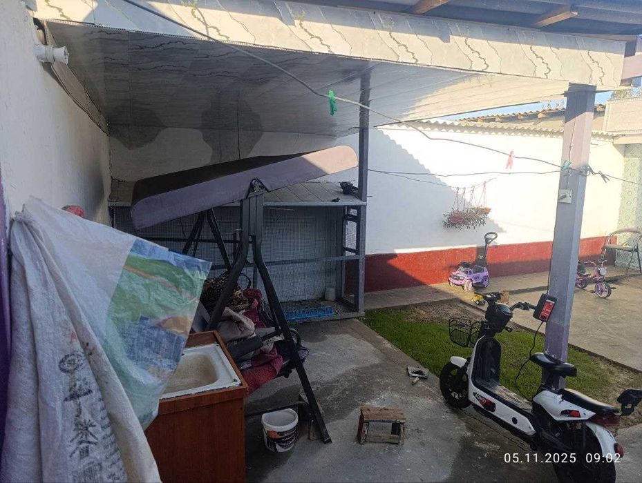 УЙ СОТИЛАДИ 3 соток Ҳамма шароитларига эга 
3 хона