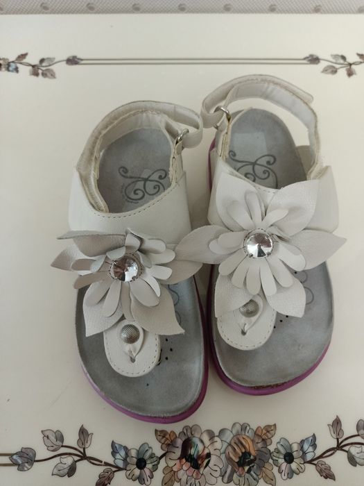 Детские босоножки