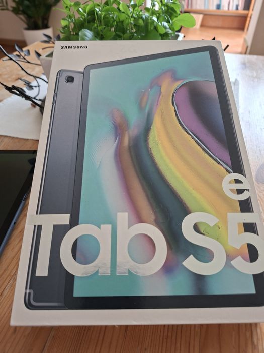 Tabletă Samsung galaxy tab S5e +Husă Samsung, stare ca nouă