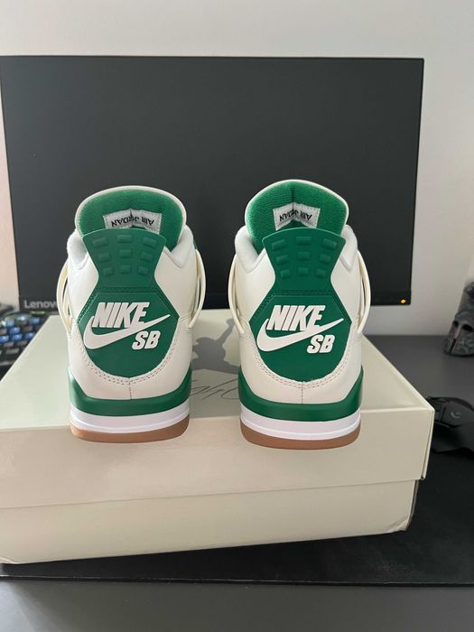 Jordan 4 SB Pine Green