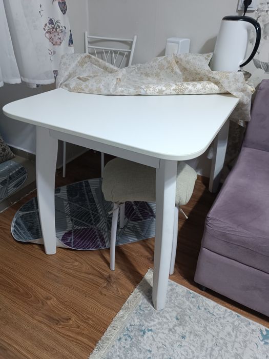 Диван, телевизор с приставкой,стол