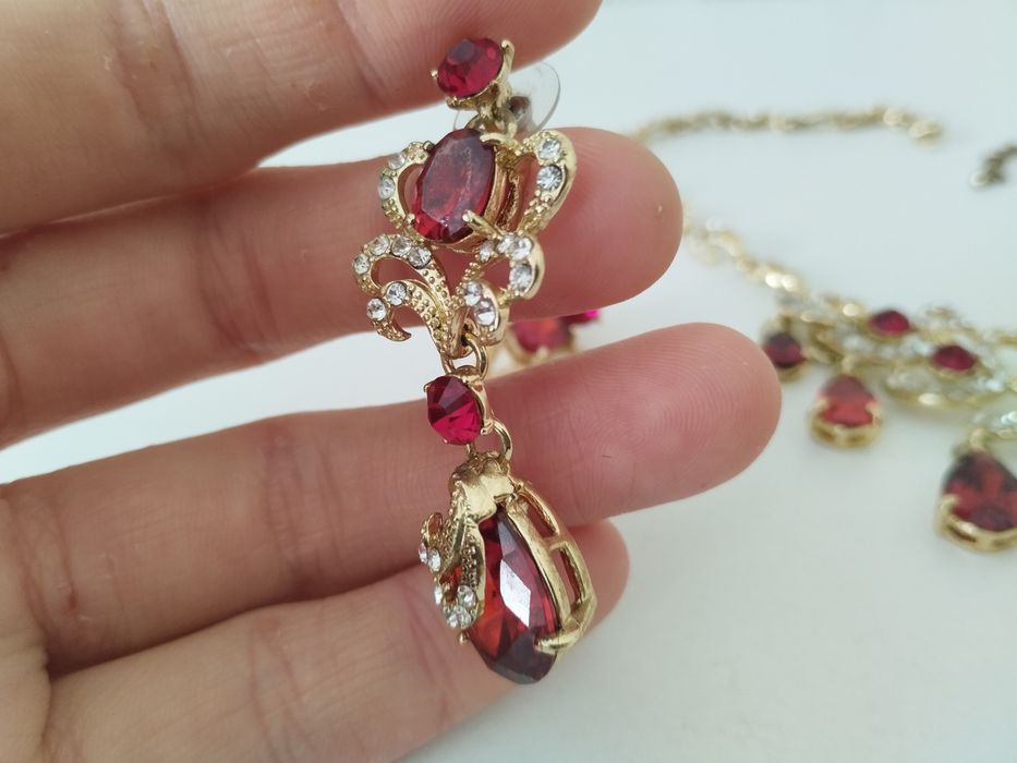 Набор, Колье и серьги с камнями сваровски