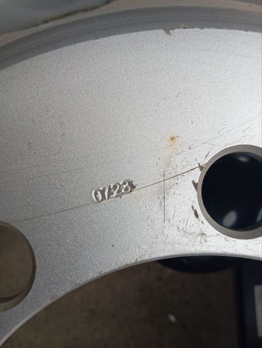 Diska bez kamir qalinligi 14,mm
Razmer 22,5×7,5 
6 dona 800000 so'mdan