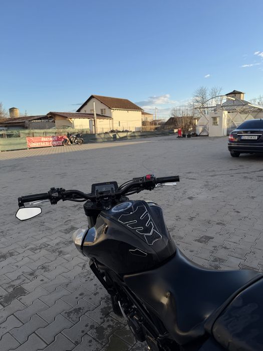 Vând Honda CB125R (2021)