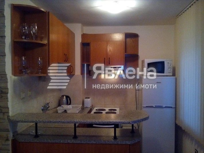 Дава се под наем Тристаен апартамент в Варна, Лятно кино Тракия - 76 кв.м за 600 € - Снимка #8