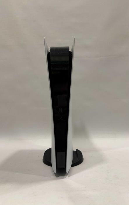 Playstation 5 / PS5, 1xDualSense джойстик, 825GB, Digital edition