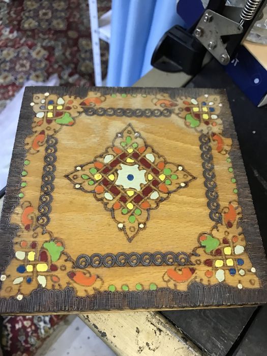 Кутия за цигари, кутия за бижута, чиния- народни мотиви.