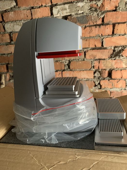 Устройство для запечатывания планшет