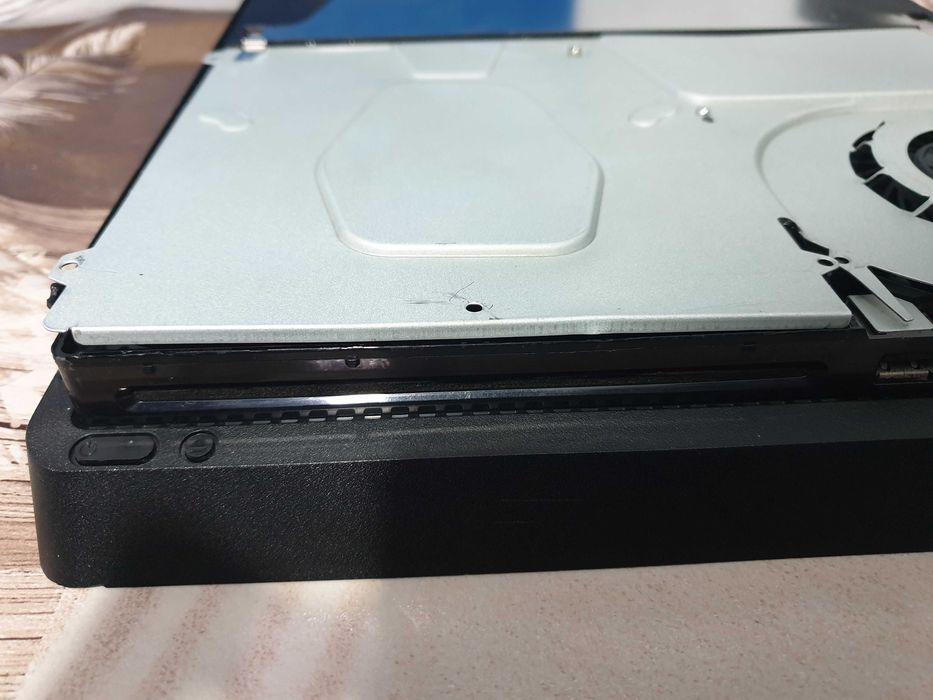 Consolă PS4 Slim 500 GB