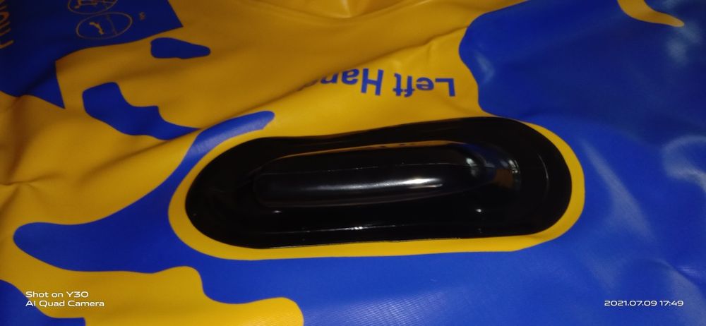 Надувной круг для воды.