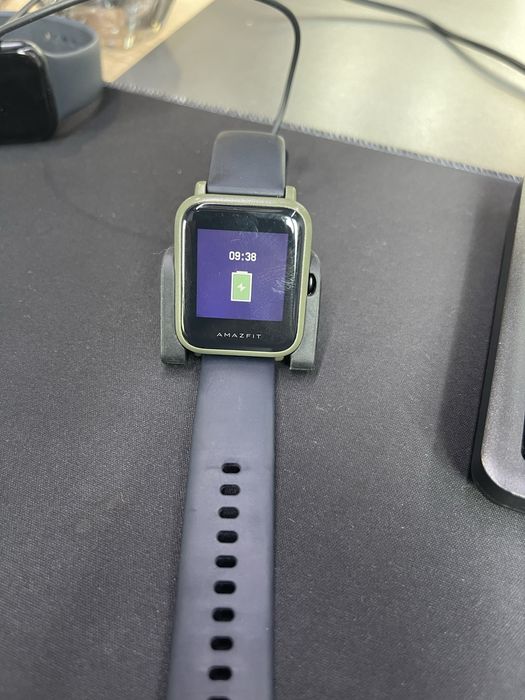 Amazfit bip в хорошем состоянии.