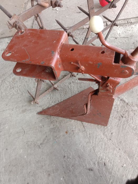 Плуг на мини трактор