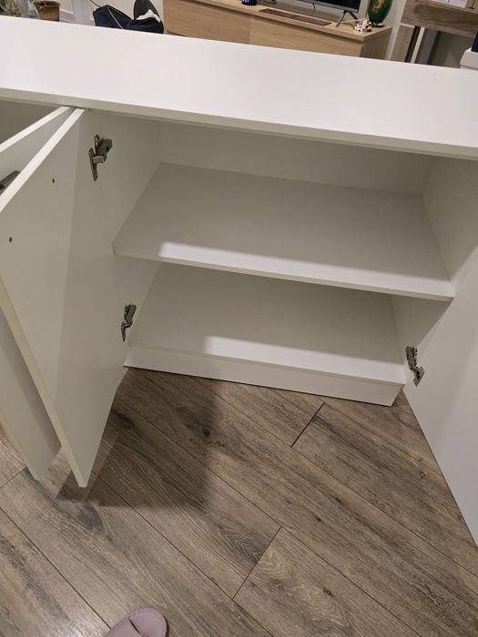 Комод белый с распашными дверьми